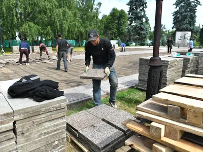 В Ярославле начались работы по благоустройству территории вокруг памятника «Вечный огонь»